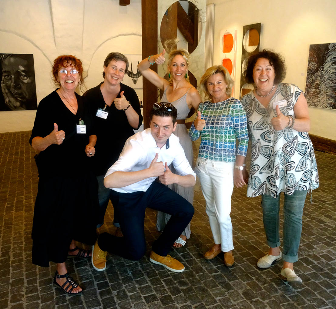 v.l.n.r.: Inez van Deelen Sigg, Simone Gysi, Wiktor Mielniczuk, Ira van der Merwe, Annemarie Graf und Sonja Schmid