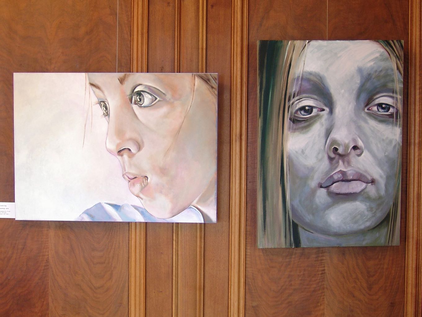 Inez van Deelen Sigg: (l.) Vol Verwachtig, 2010, 50 x 70cm,  (r.) So what 4, 2010, 70 x 50cm. Beide: Öl auf Leinwand.