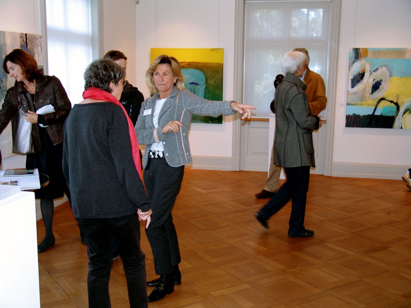 Annemarie Graf mit Rita Cedraschi (von Hinten)