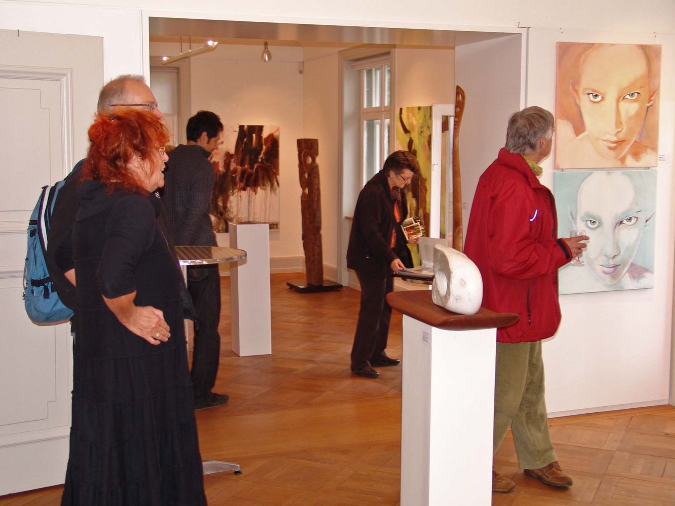 Stimmung mit Portraits von Inez van Deelen Sigg (ganz rechts)